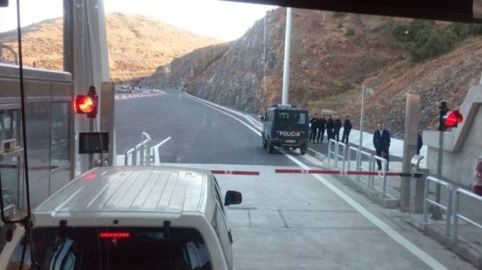 Nis pagesa ne Rrugen e Kombit, 10 sportele ne dispozicion - Koncesionari: Situata e qete